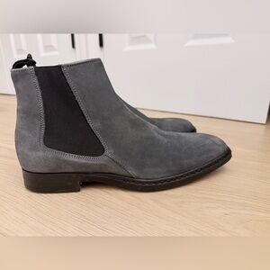 KARL LAGERFELD PARIS
Men's Suede Chelsea Boot